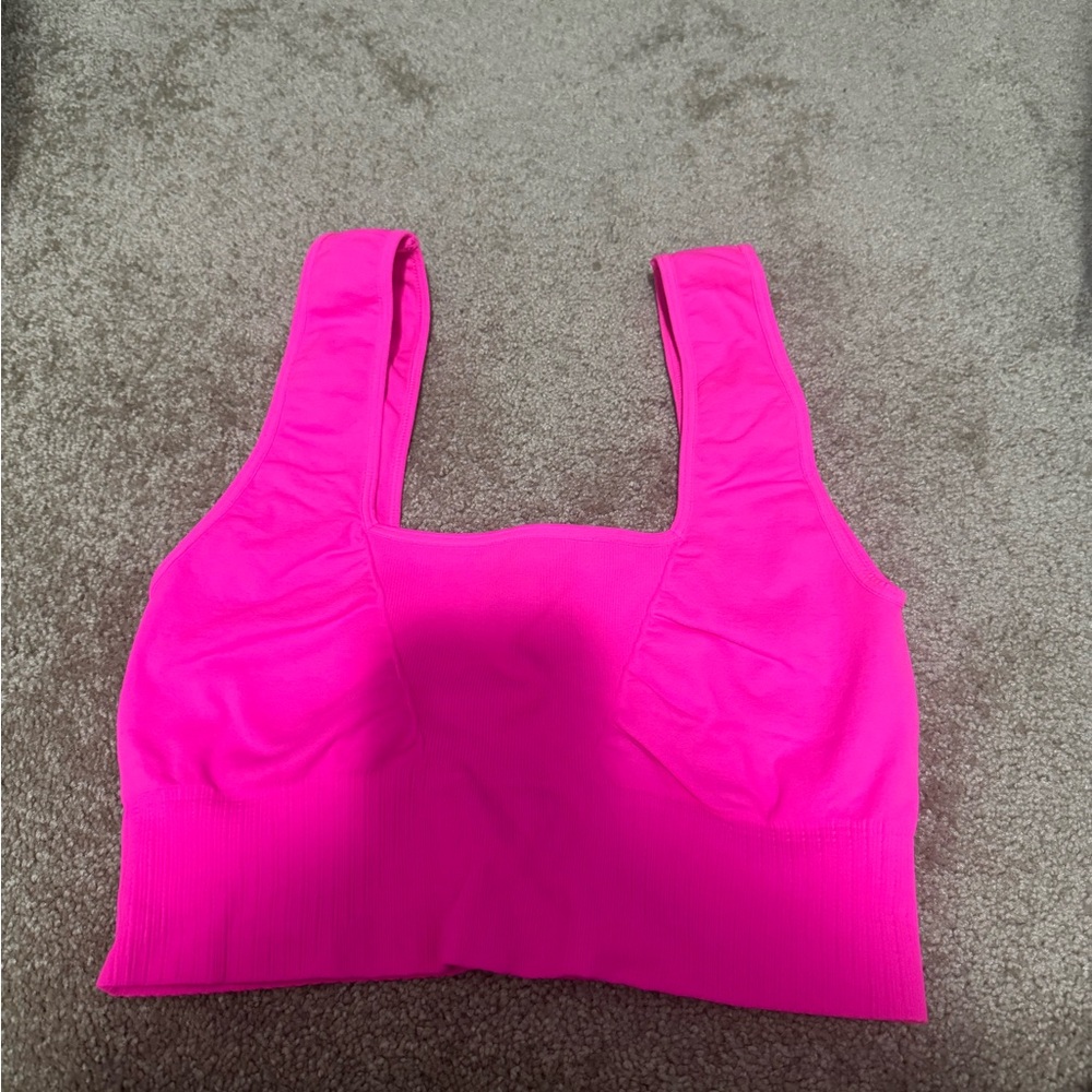 Free people crop top ,, super cute and comfy,, willing to negotiate price !!